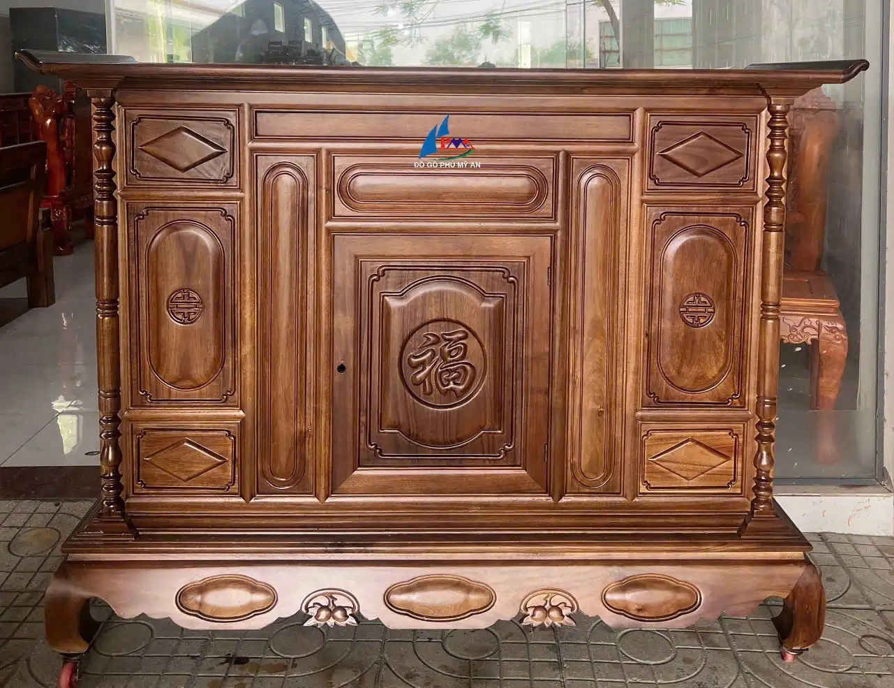 Tủ Thờ Gỗ Tràm – Nét Đẹp Truyền Thống, Bền Bỉ Cùng Thời Gian