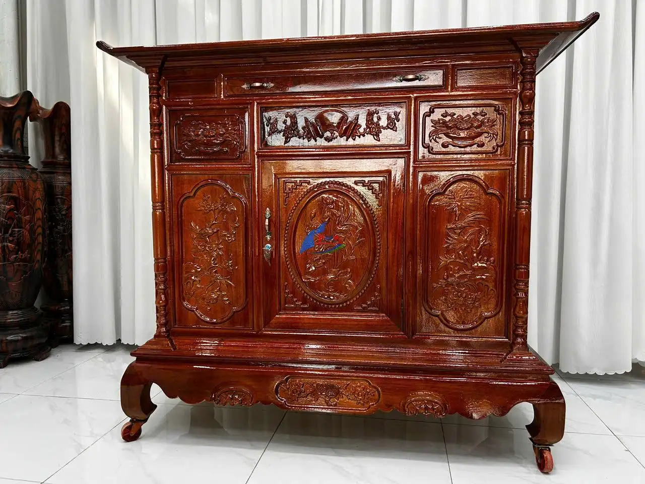 Tủ Thờ Gỗ Tràm – Nét Đẹp Truyền Thống, Bền Bỉ Cùng Thời Gian
