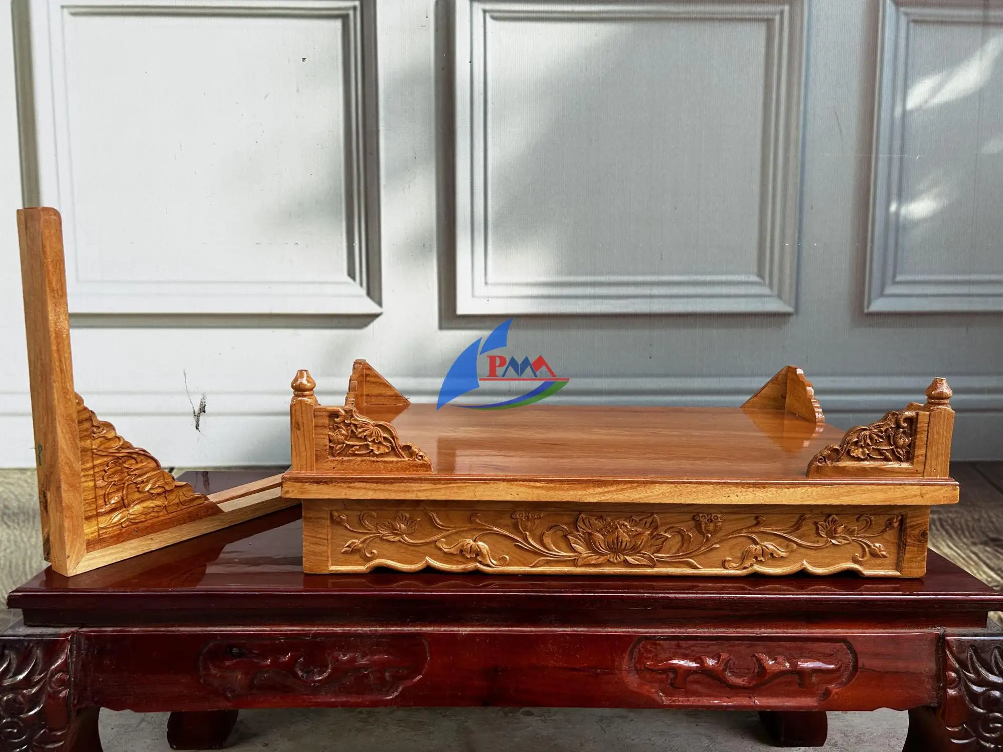 Bàn Thờ Gỗ Treo Tường Giá Rẻ – Đẹp, Chuẩn Phong Thủy Cho Mọi Ngôi Nhà