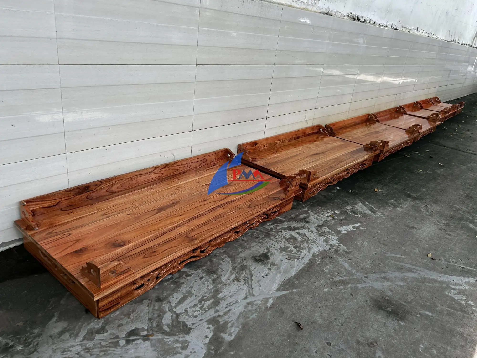 Bàn Thờ Gỗ Treo Tường Giá Rẻ – Đẹp, Chuẩn Phong Thủy Cho Mọi Ngôi Nhà