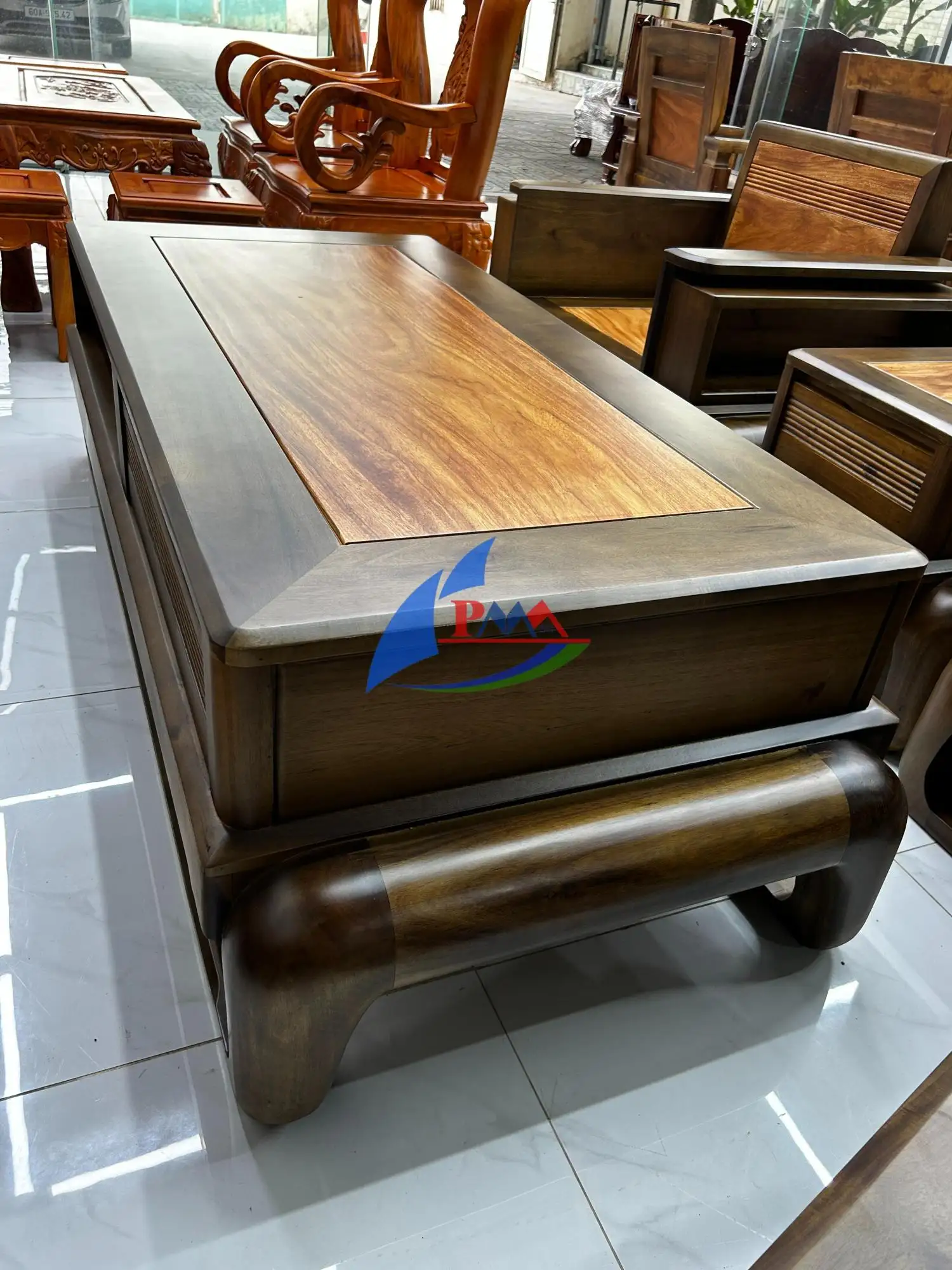 Alternative view of Sa Lông Gỗ Tràm Lõi Mặt Gõ Chân Quỳ Cánh Tiên: Nét Đẹp Hiện Đại Từ Mộc Mạc Đến Sang Trọng