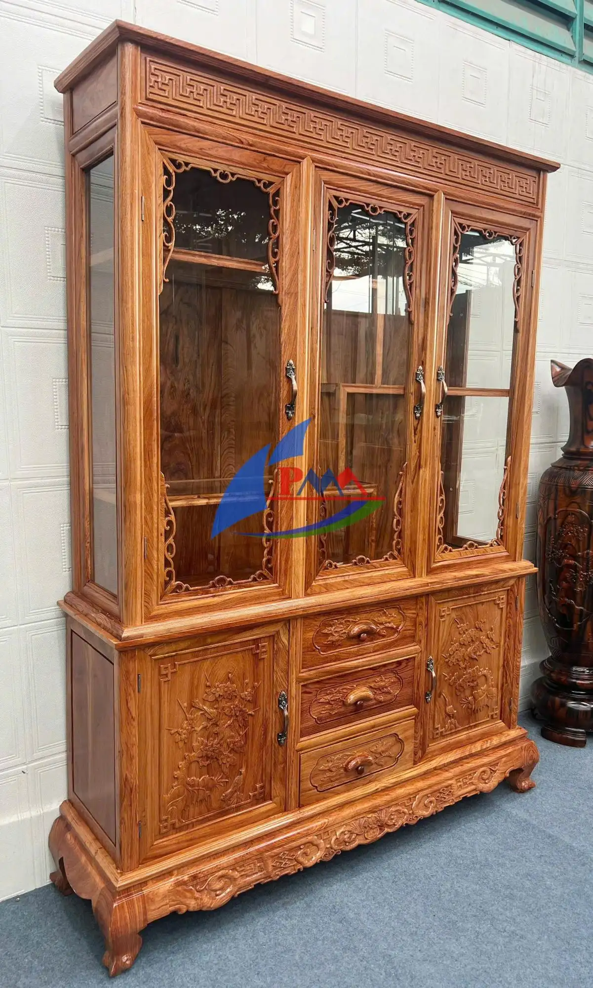 Tủ Rượu Gỗ Đẹp – Vẻ Đẹp Sang Trọng, Bền Lâu