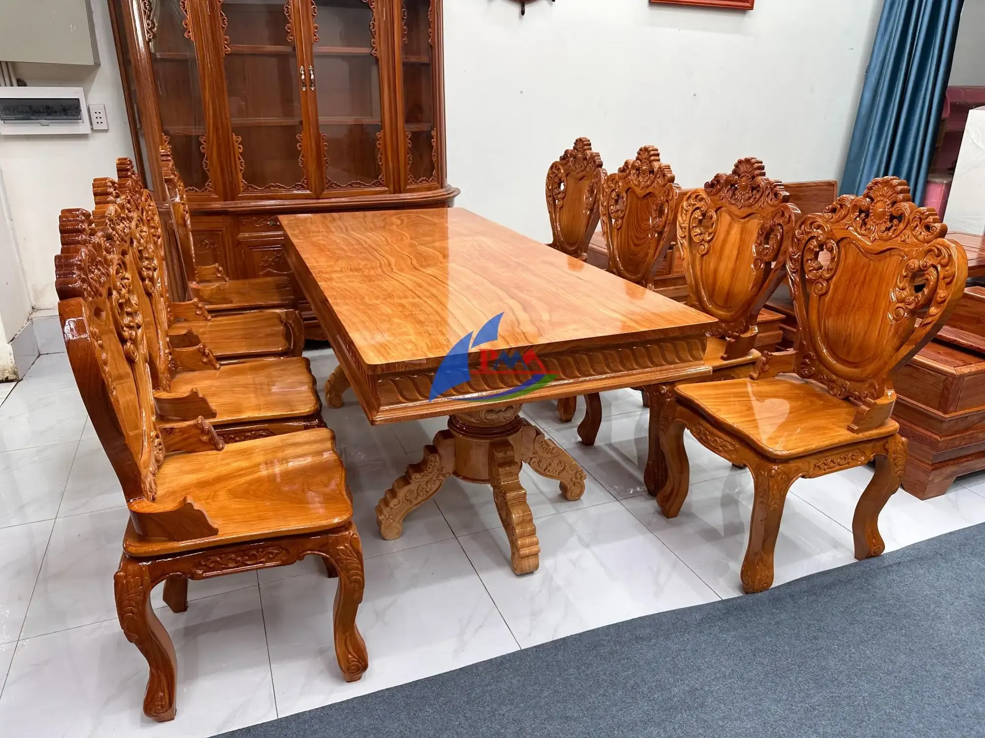 Bàn Ăn Gỗ Tự Nhiên – Điểm Nhấn Sang Trọng Cho Phòng Ăn