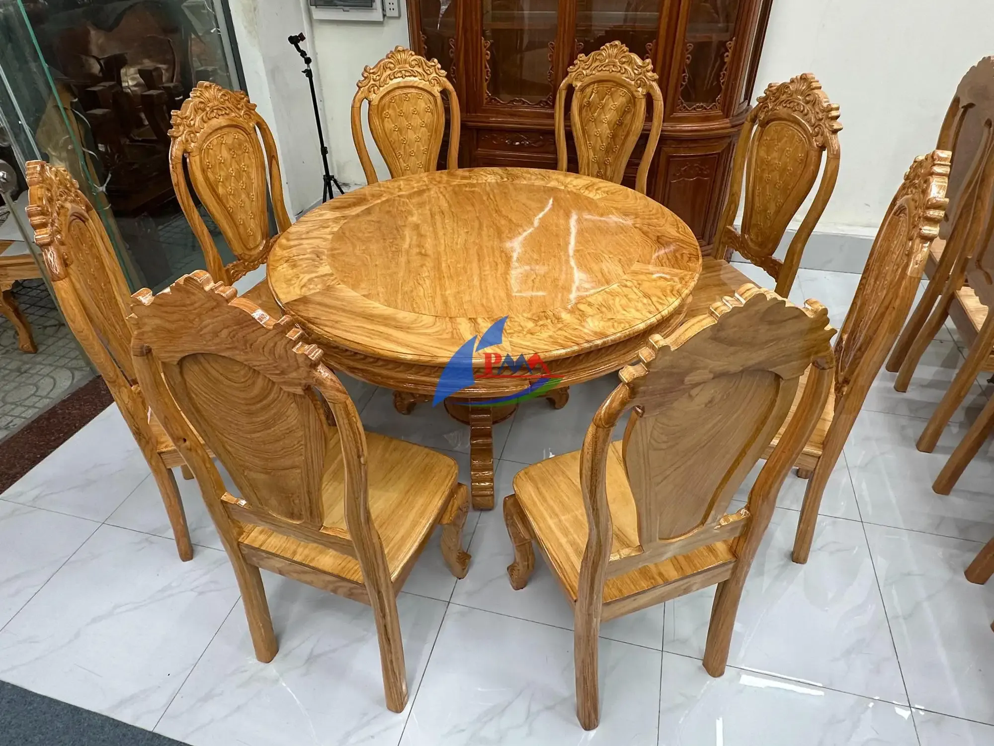 Bàn Ăn Gỗ Tự Nhiên – Điểm Nhấn Sang Trọng Cho Phòng Ăn