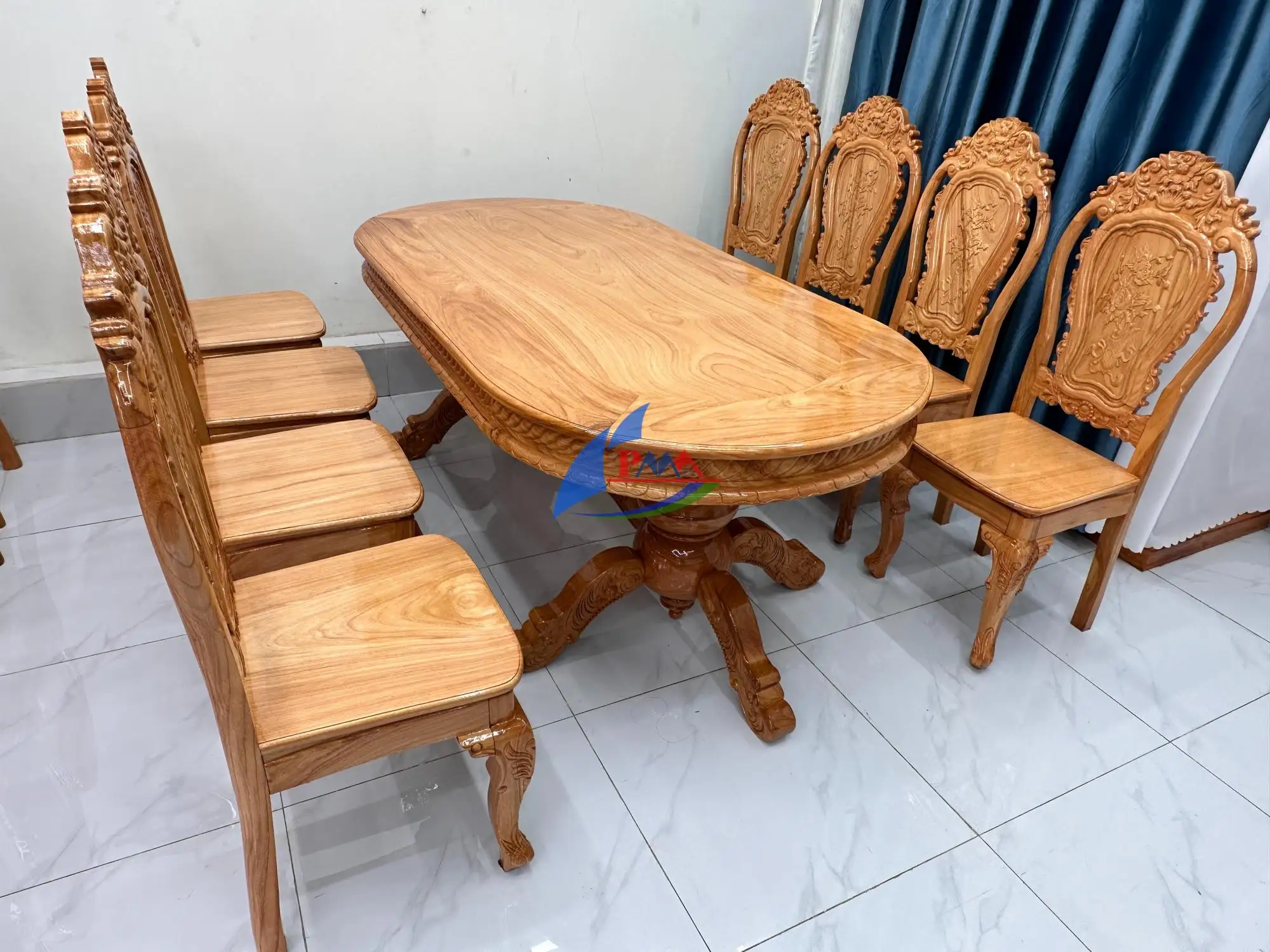 Bàn Ăn Gỗ Tự Nhiên – Điểm Nhấn Sang Trọng Cho Phòng Ăn