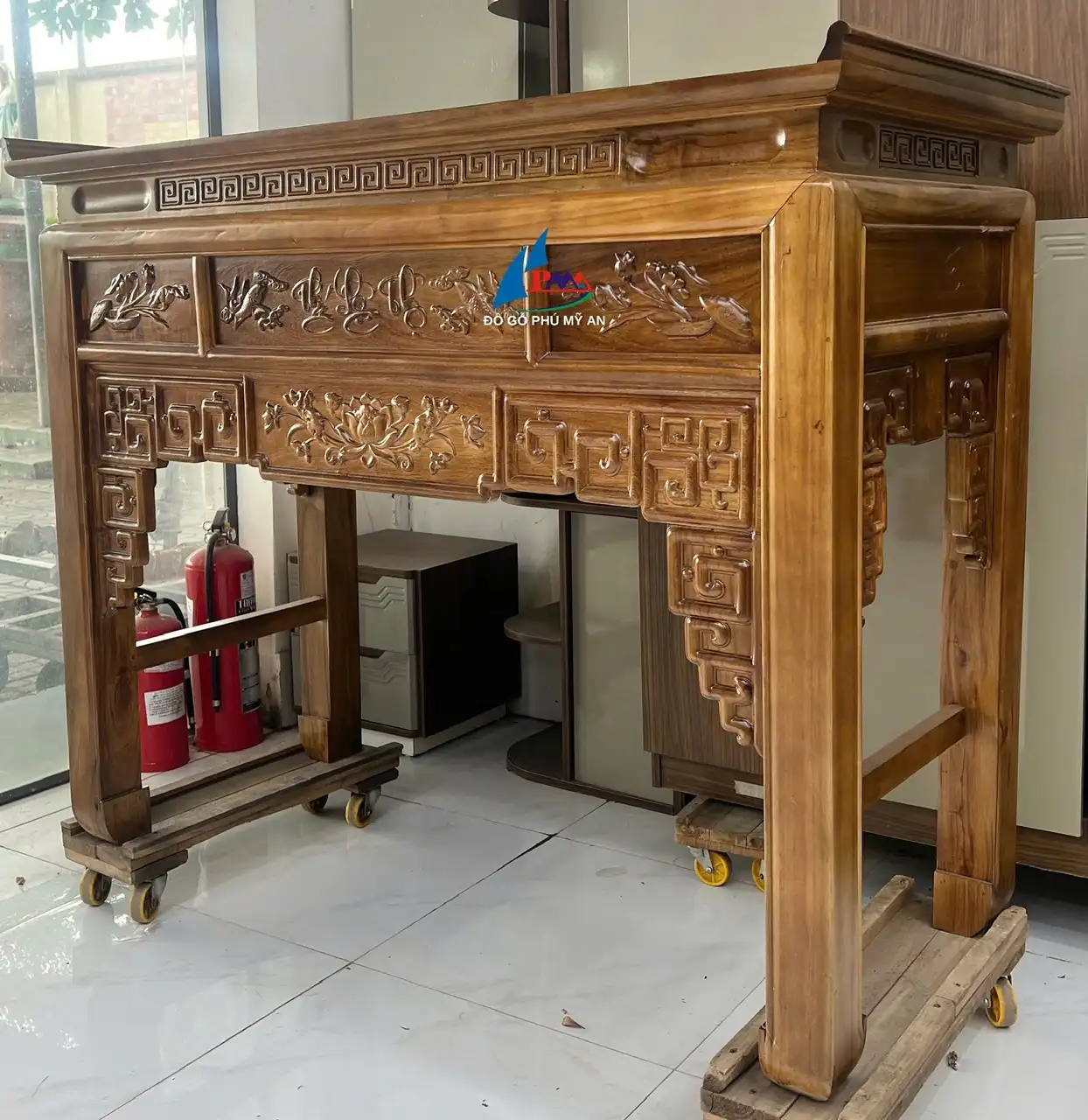 Bàn Thờ Gỗ Đẹp – Khám Phá Mẫu Án Gian Tràm Lõi Được Ưa Chuộng