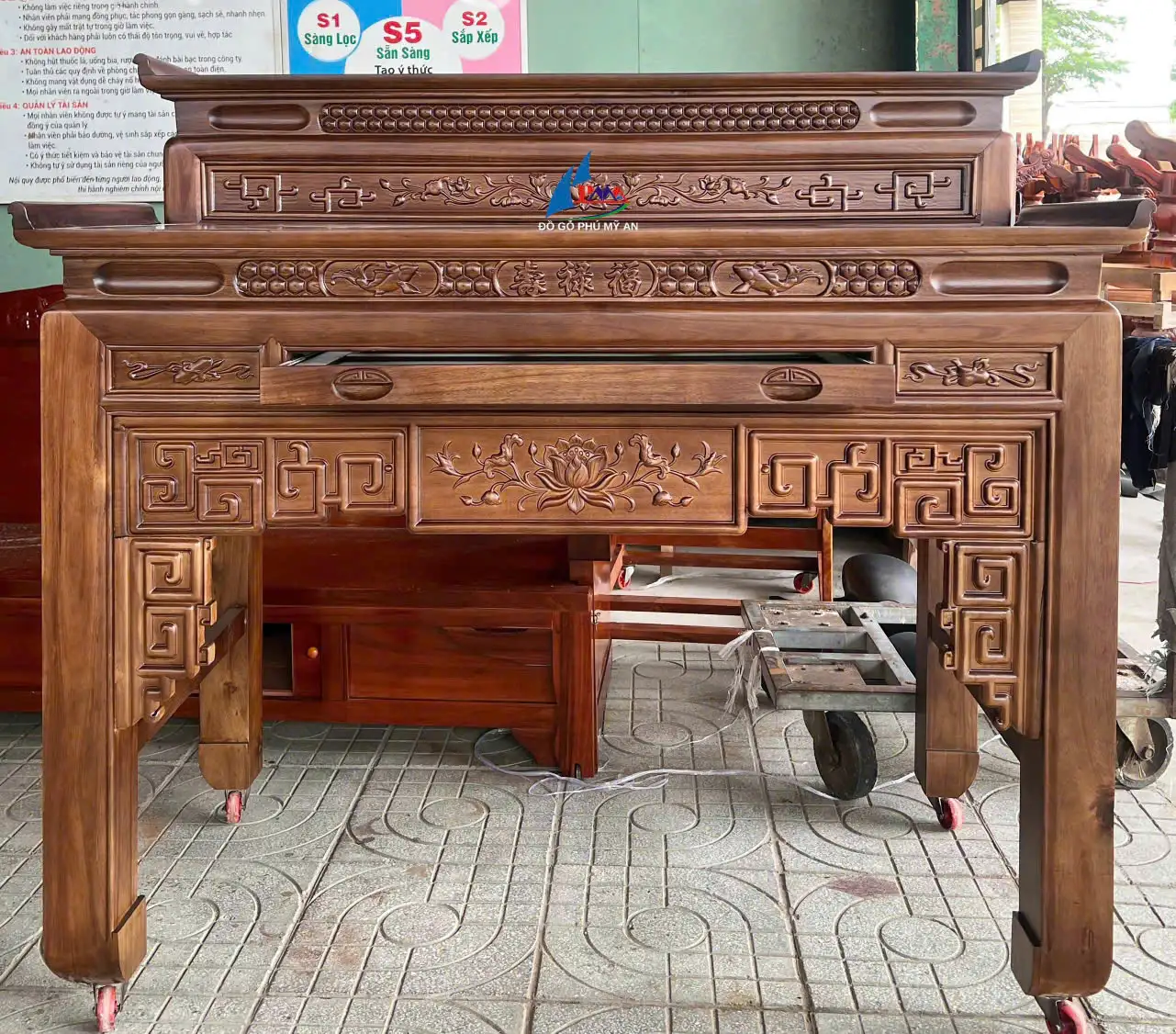 Bàn Thờ Gỗ Đẹp – Khám Phá Mẫu Án Gian Tràm Lõi Được Ưa Chuộng