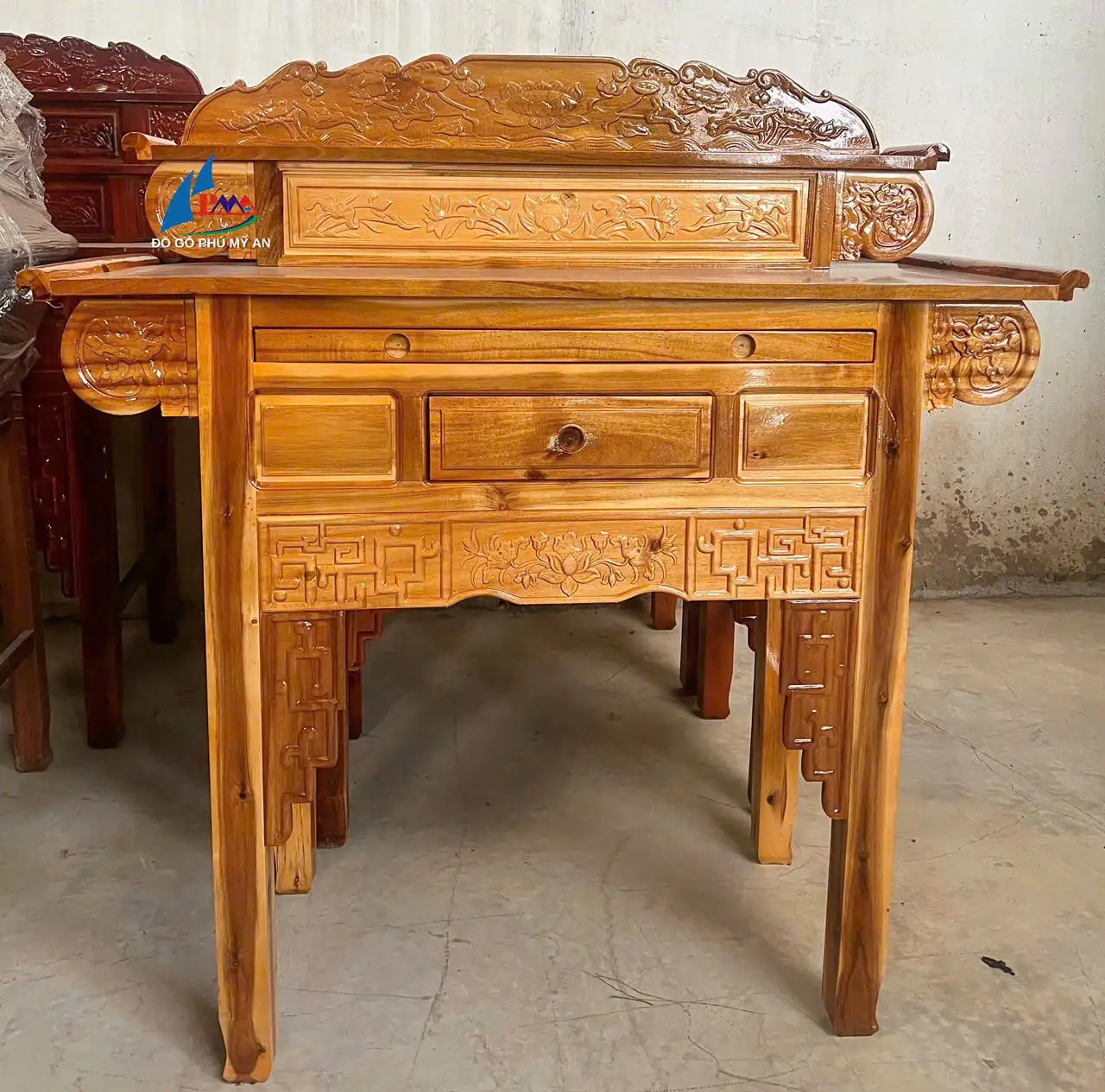 Bàn Thờ Gỗ Đẹp – Khám Phá Mẫu Án Gian Tràm Lõi Được Ưa Chuộng