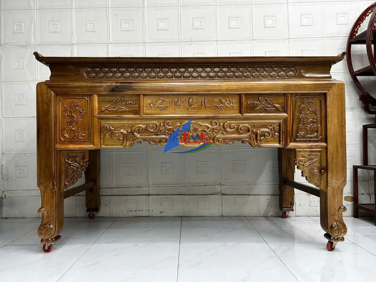 Bàn Thờ Gỗ Đẹp – Khám Phá Mẫu Án Gian Tràm Lõi Được Ưa Chuộng