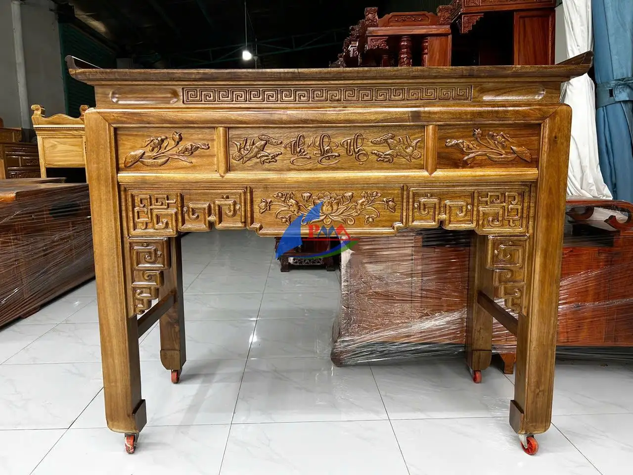 Bàn Thờ Gỗ Đẹp – Khám Phá Mẫu Án Gian Tràm Lõi Được Ưa Chuộng
