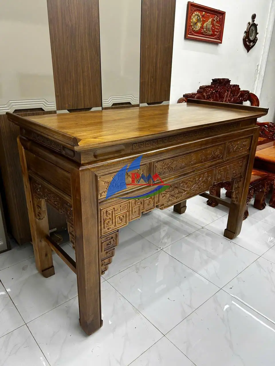 Bàn Thờ Gỗ Đẹp – Khám Phá Mẫu Án Gian Tràm Lõi Được Ưa Chuộng
