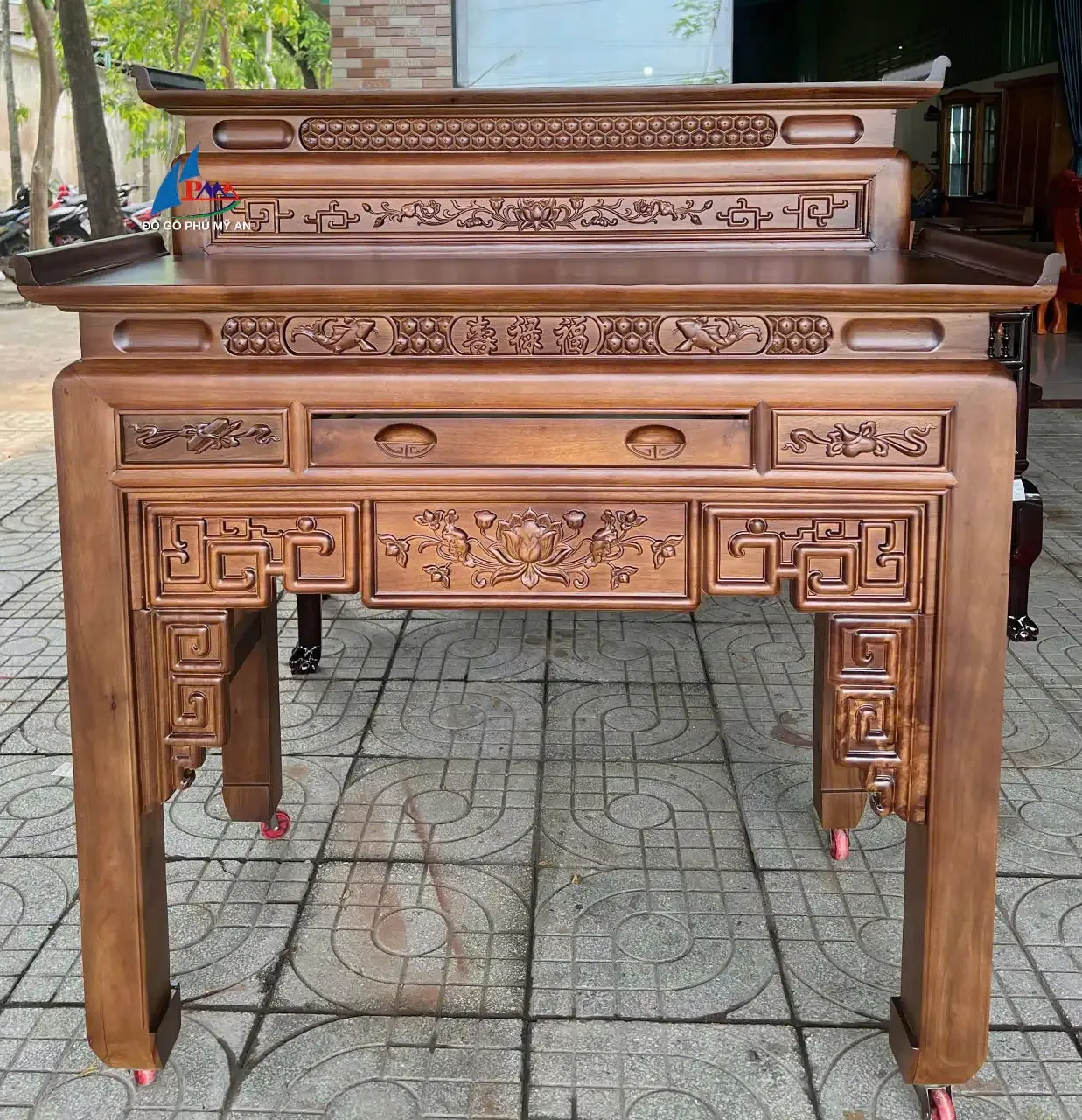 Bàn Thờ Gỗ Đẹp – Khám Phá Mẫu Án Gian Tràm Lõi Được Ưa Chuộng