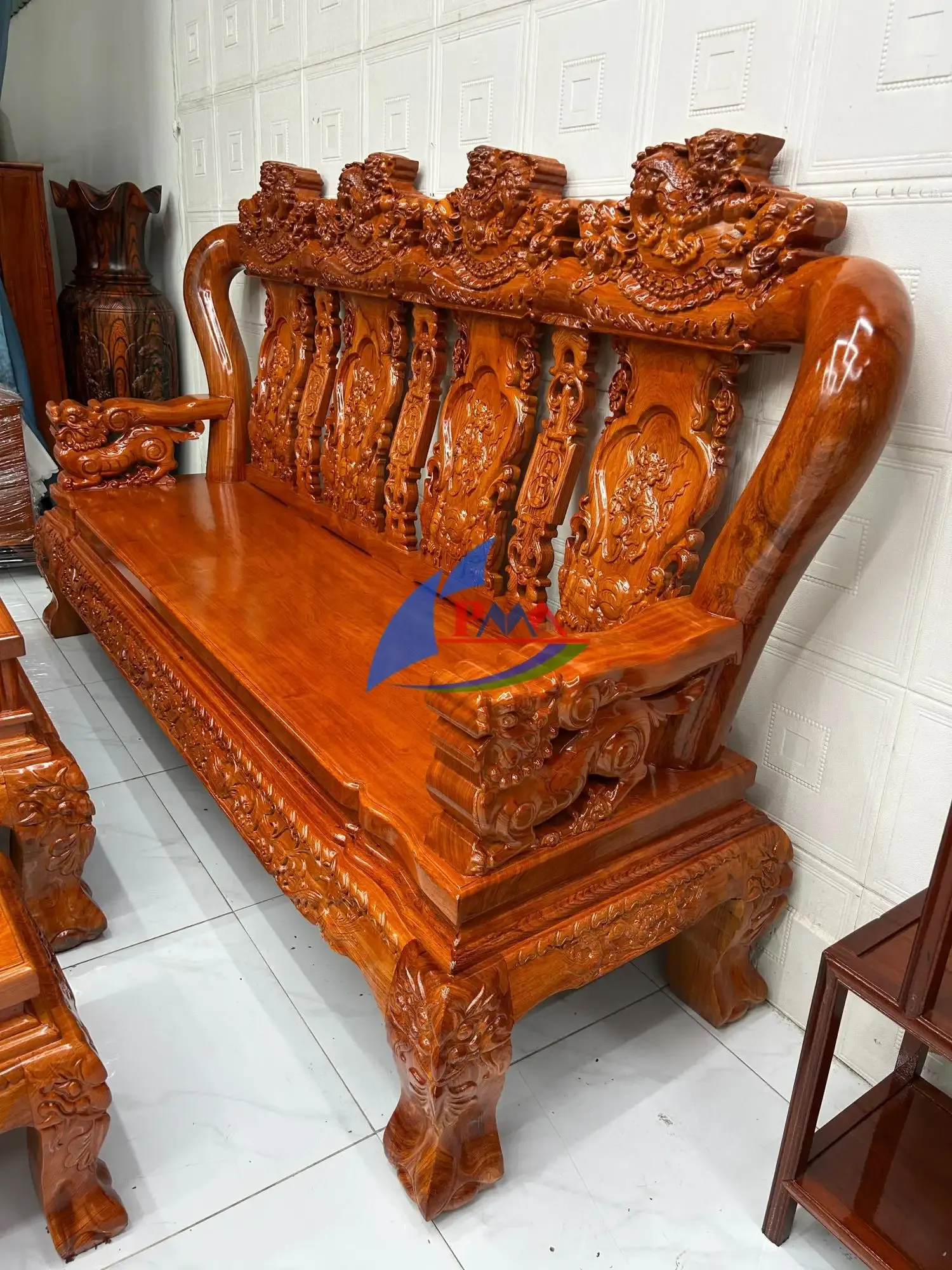 Salon Cổ Điển Cao Cấp – Triện 16 Hương Đá Nghê 4 Văng Tay Nghê: Trấn Trạch An Gia – Thu Hút Vượng Khí