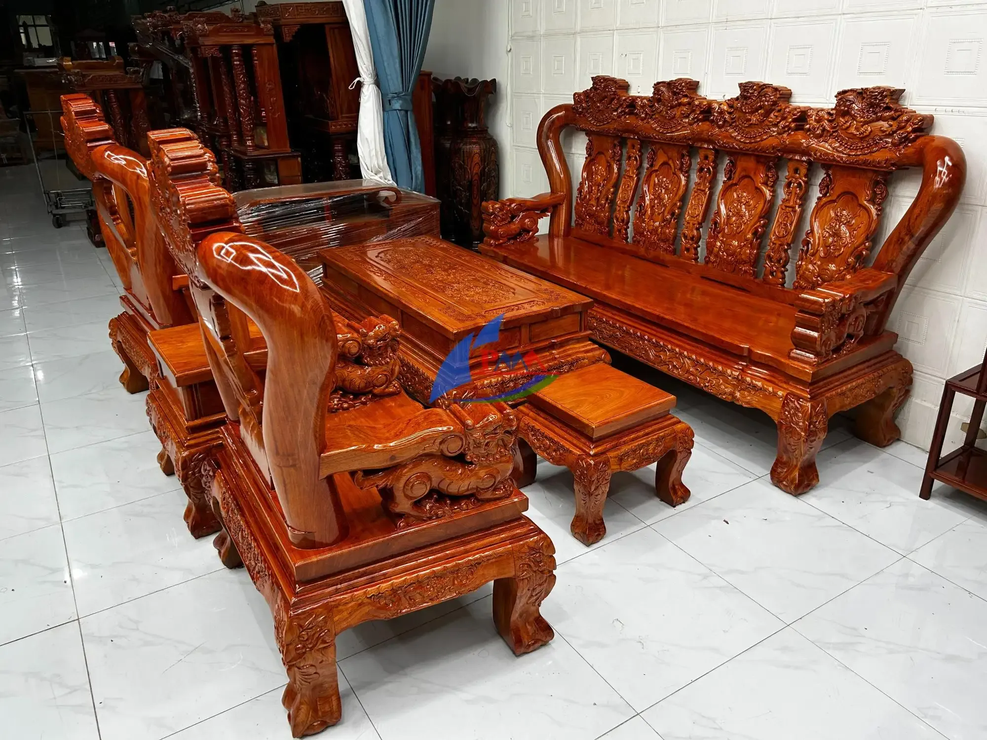 Salon Cổ Điển Cao Cấp – Triện 16 Hương Đá Nghê 4 Văng Tay Nghê: Trấn Trạch An Gia - Thu Hút Vượng Khí