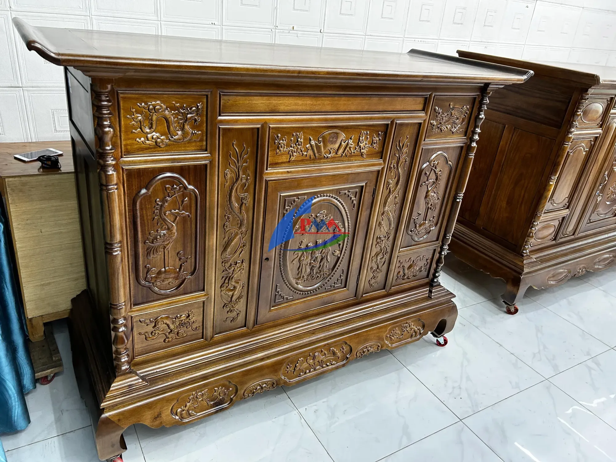 Tủ Thờ Gỗ Tràm Lõi 1m97 – Họa Tiết Truyền Thống Phong Thủy