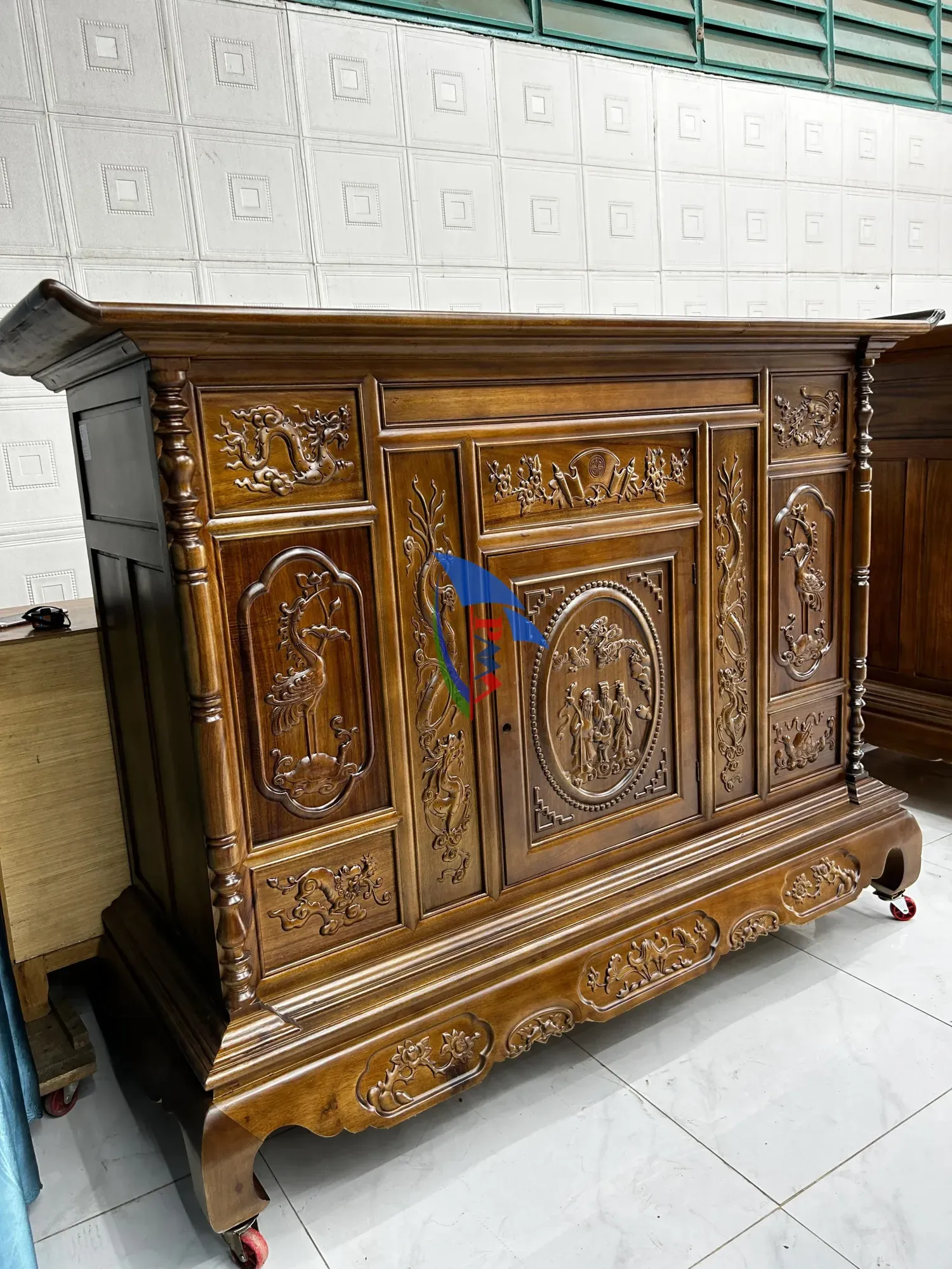 Tủ Thờ Gỗ Tràm Lõi 1m97 – Họa Tiết Truyền Thống Phong Thủy