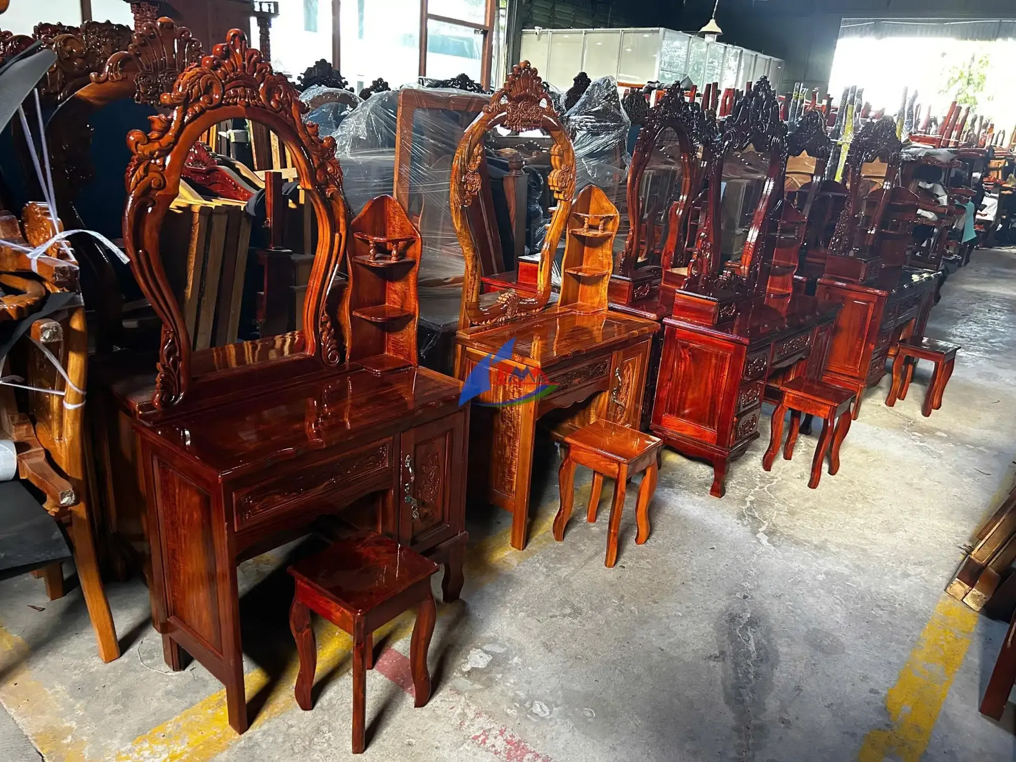 Mẫu Bàn Phấn Gỗ Đẹp – Thiết Kế Đa Dạng, Tiện Nghi, Giá Tốt