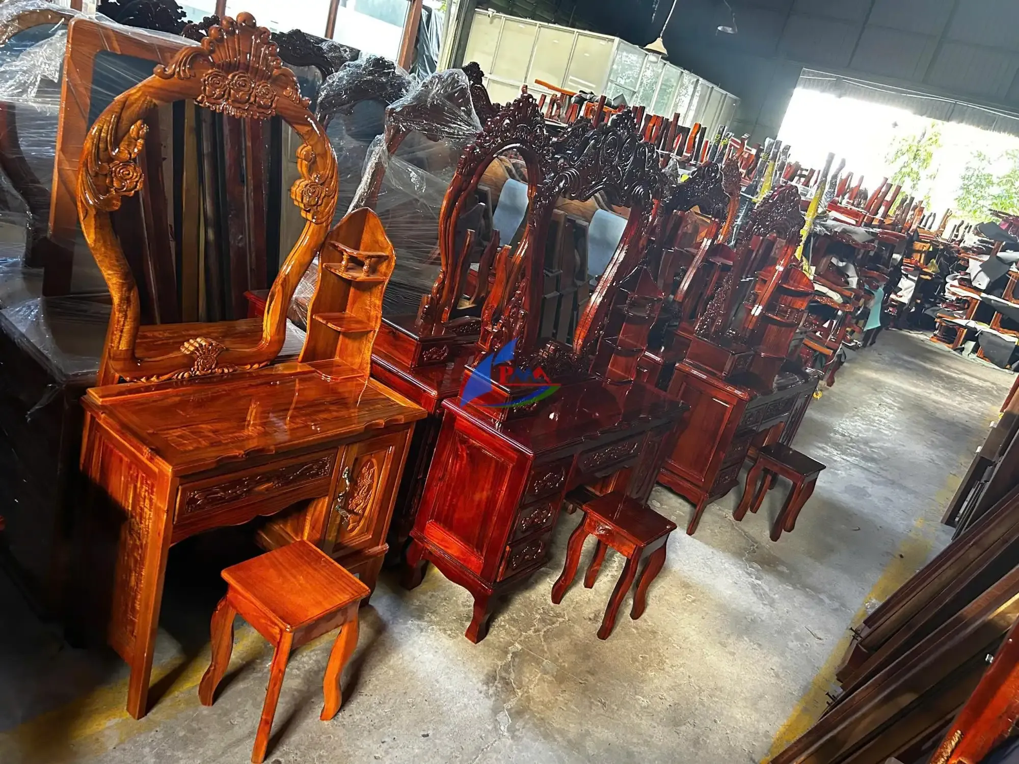 Mẫu Bàn Phấn Gỗ Đẹp – Thiết Kế Đa Dạng, Tiện Nghi, Giá Tốt