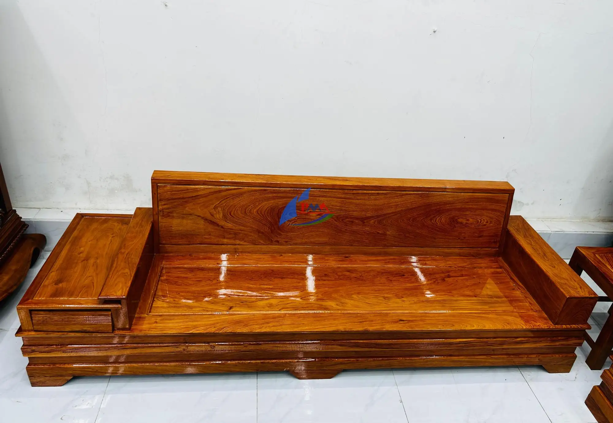 Alternative view of Sa Lông Gỗ Hương Đá 2 Băng Cánh Bướm