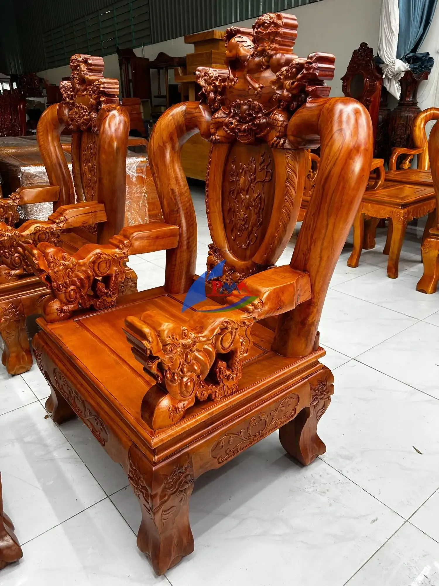 Alternative view of Salon Gỗ - Bộ Triện 12 Nhãn Nghê Phượng